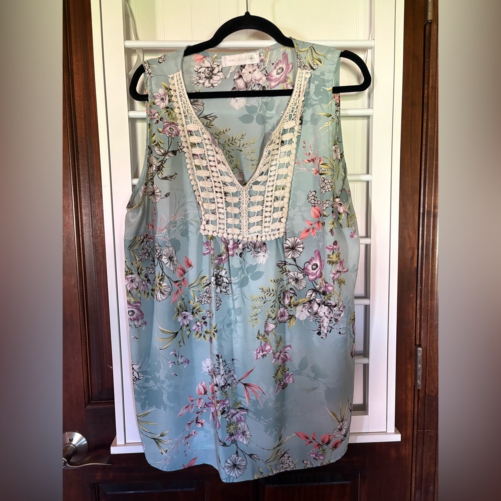 Kiki LaRue 2x Floral Tank Top with Crocheted piece